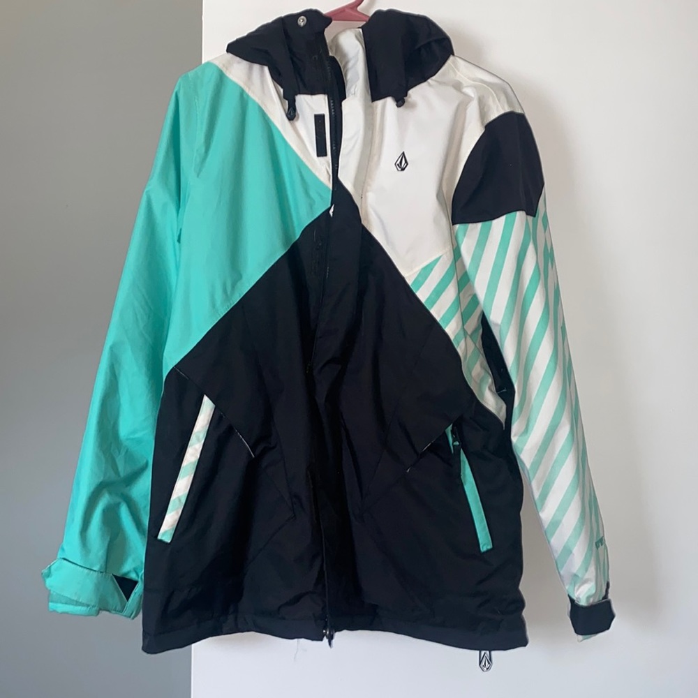 COPY - Womens Volcom ski/snowboard jacket. Great condition